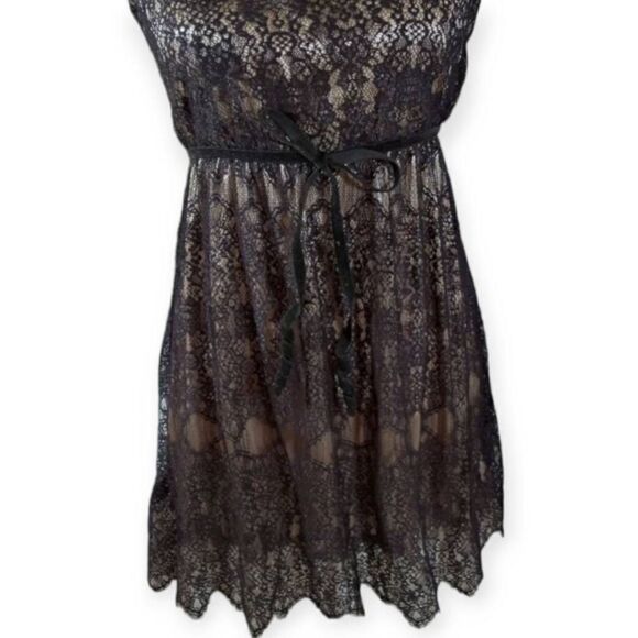 PINKY BLACK LACE OVERLAY DRESS WITH GOLD/NUDE LINING SZ.M EUC. - Picture 3 of 6